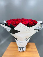 Hand Bouquet 100 Red Roses