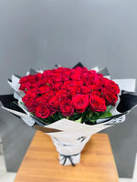 Hand Bouquet 100 Red Roses
